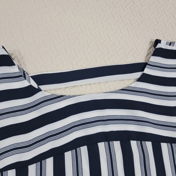 LOFT Striped Black and White Women's Top Flutter Sleeves Size Small - Picture 3 of 15